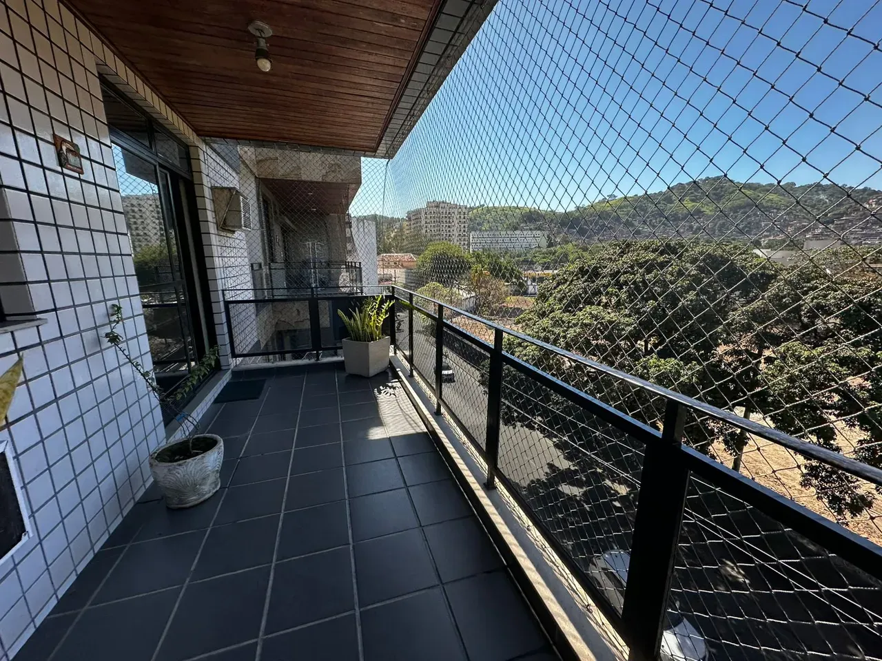 4-bedroom apartment with glassed-in balcony — photo 4