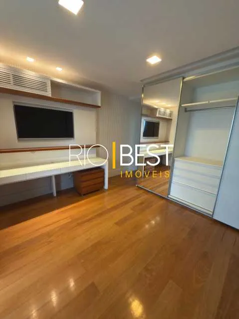 Furnished apartment with an open-plan kitchen and 4 bedrooms — photo 11