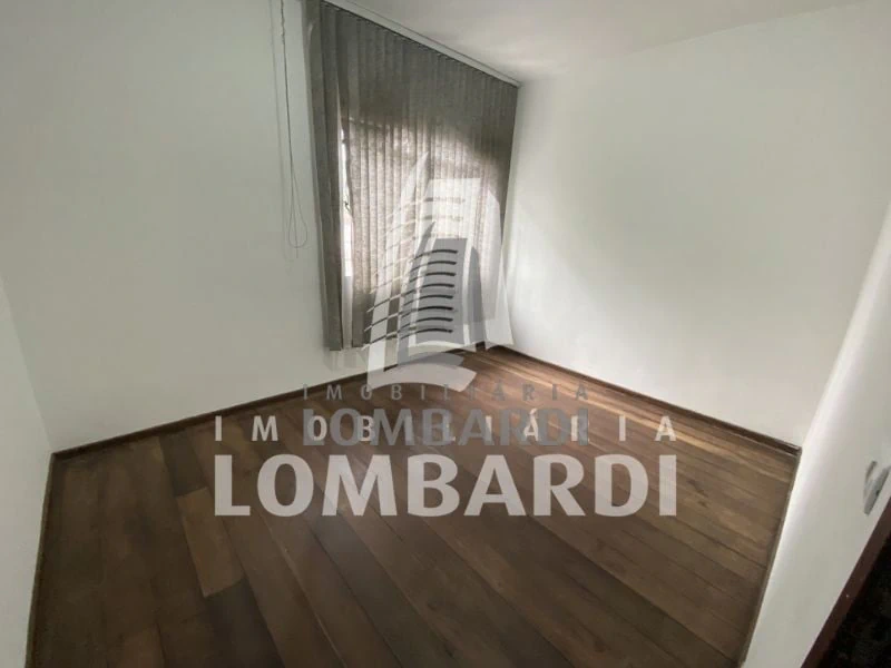2-bedroom house with wood or laminate floors in Curitiba — photo 2