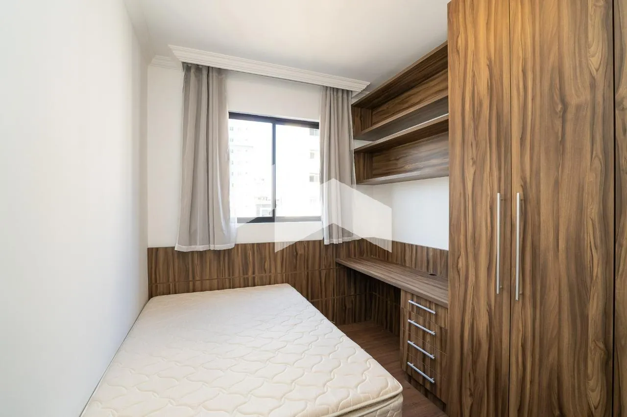 Furnished 2-bedroom apartment with 1 bathroom — photo 22