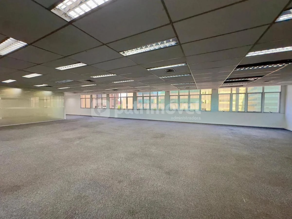 629 m² apartment with a separate kitchen and 3 bathrooms — photo 28
