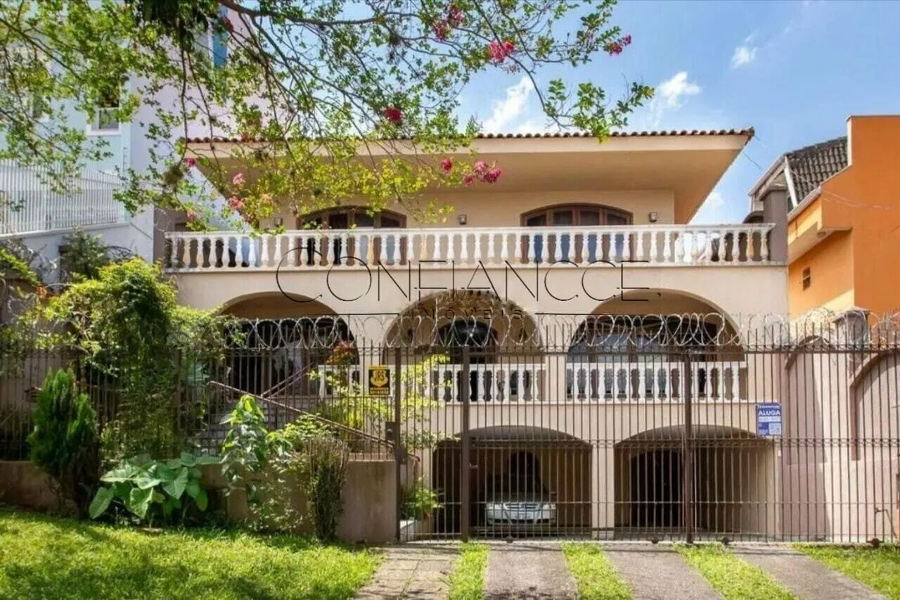 House with 8 bedrooms, 5 baths and 5 parking spots — photo 4