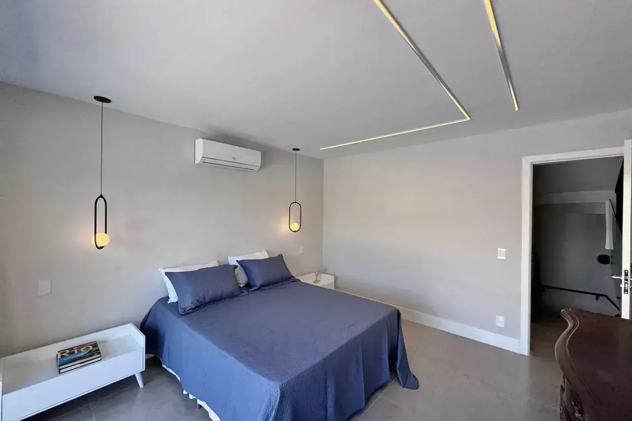 Casa de 4 dormitorios con ventanales de piso a techo — photo 9