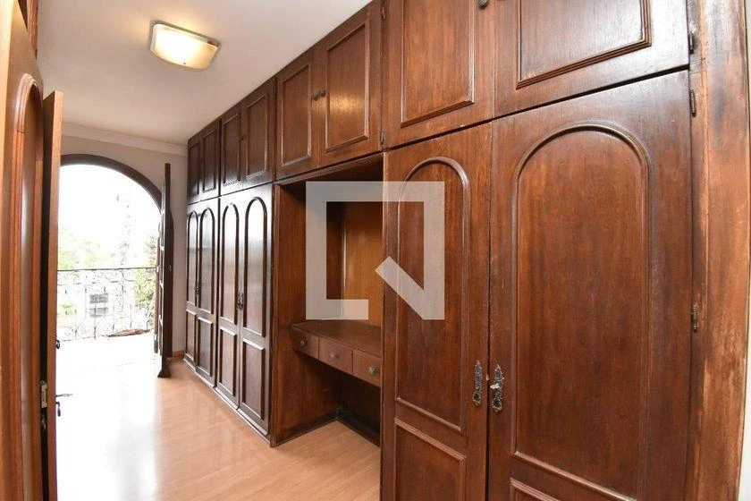 House with 5 bedrooms, gas stove and 650 m² — photo 44