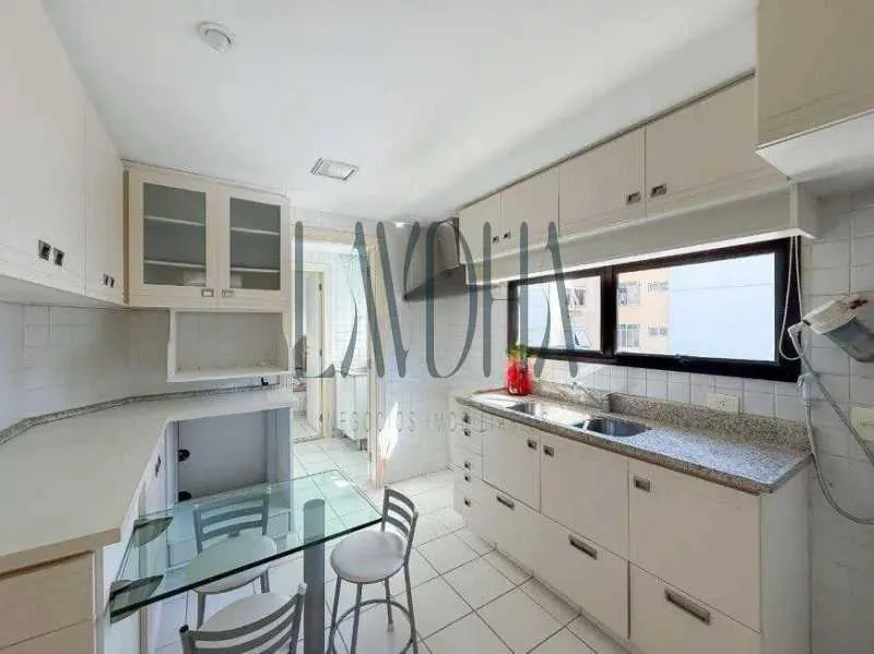 Apartment with 3 bedrooms and 3 bathrooms — photo 2