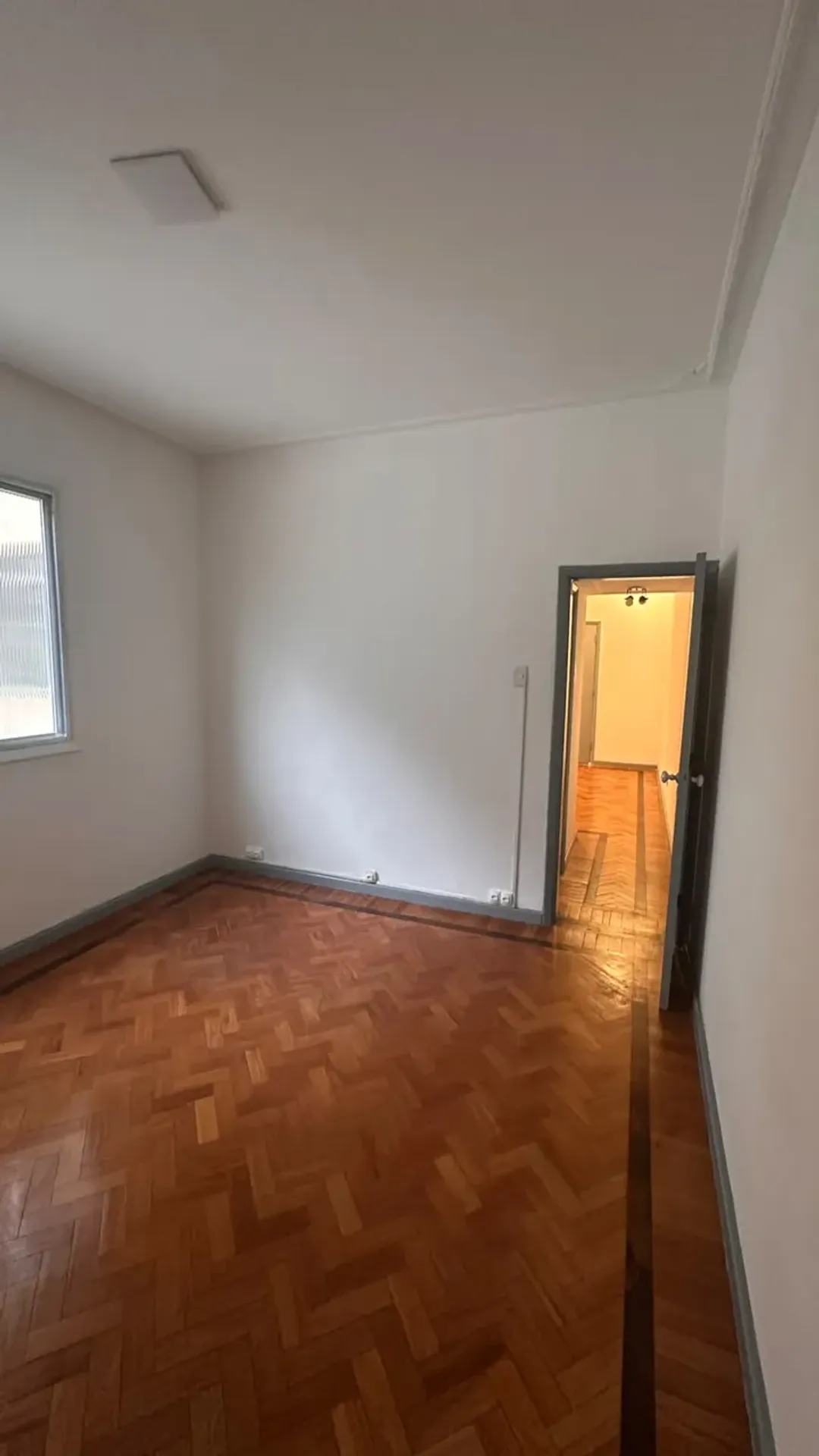 Departamento de 1 dormitorio con piso de madera o laminado — photo 11