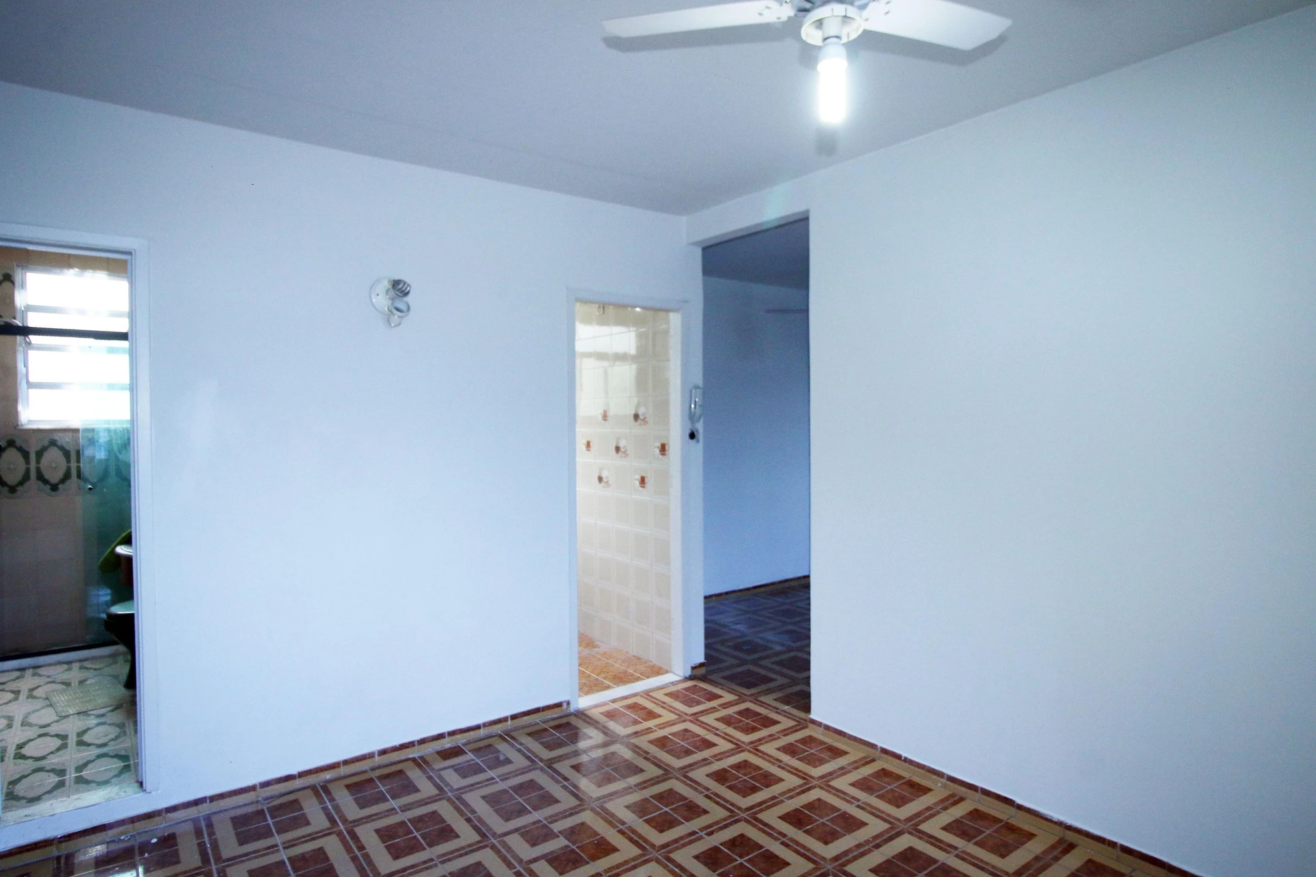 2-bedroom apartment in a building with a gym — photo 26