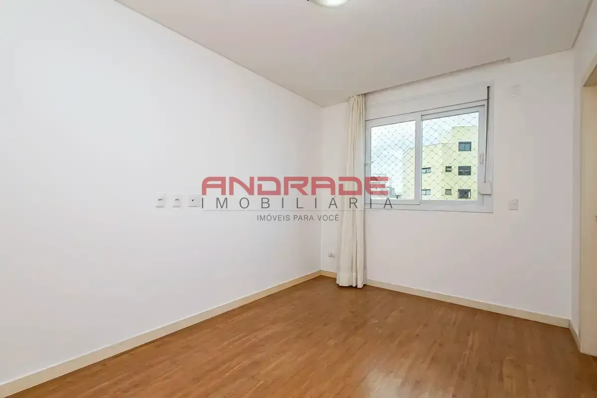 Apartment with 3 bedrooms and glass balcony — photo 28