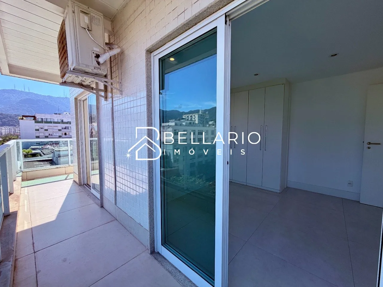 Unfurnished apartment with 3 bedrooms and 4 bathrooms — photo 30