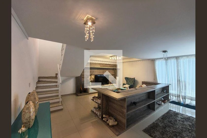 Casa mobiliada com 4 quartos, 310 m² e cozinha aberta