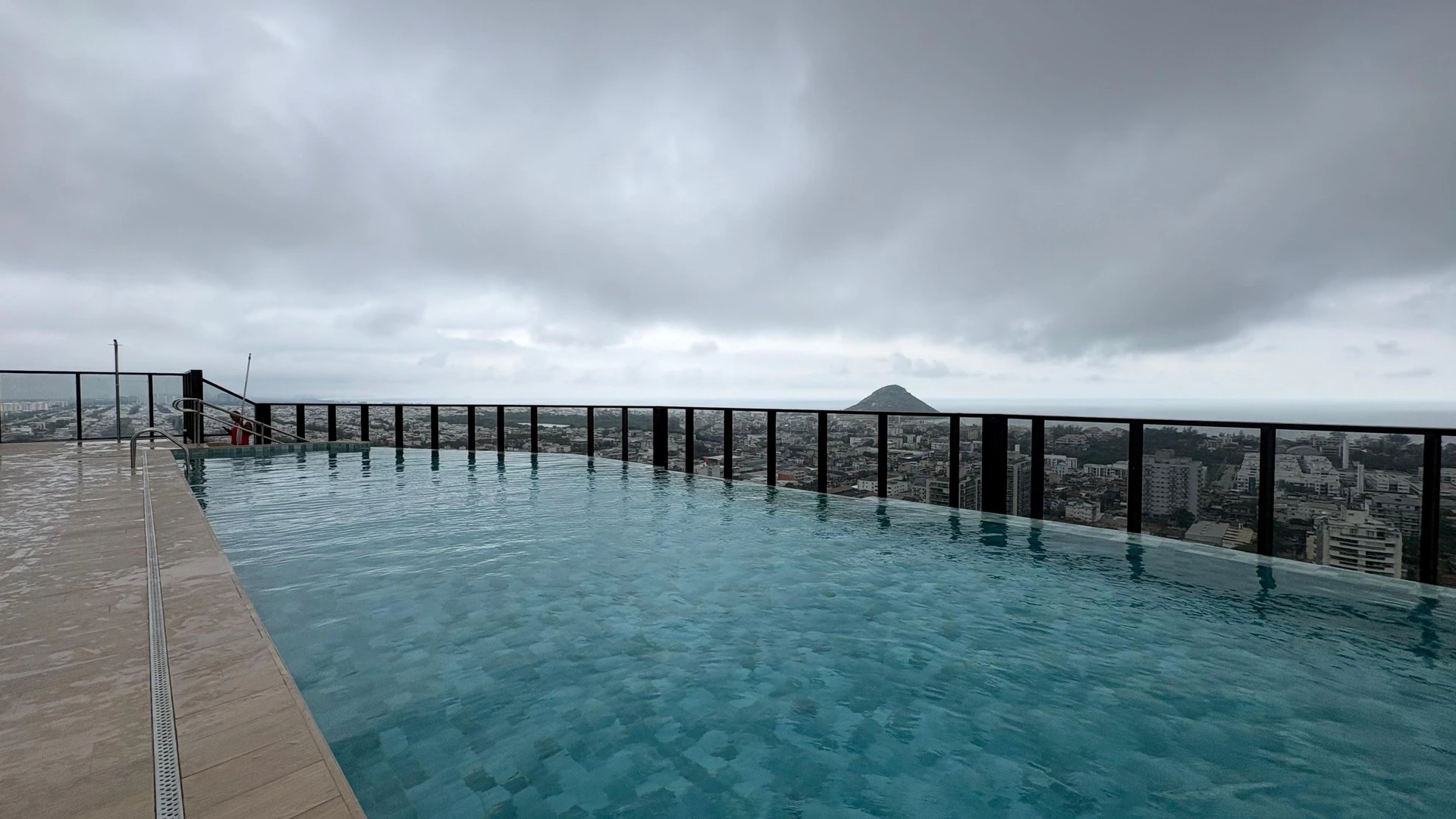 2-bedroom apartment with a mountain view in Rio de Janeiro — photo 10