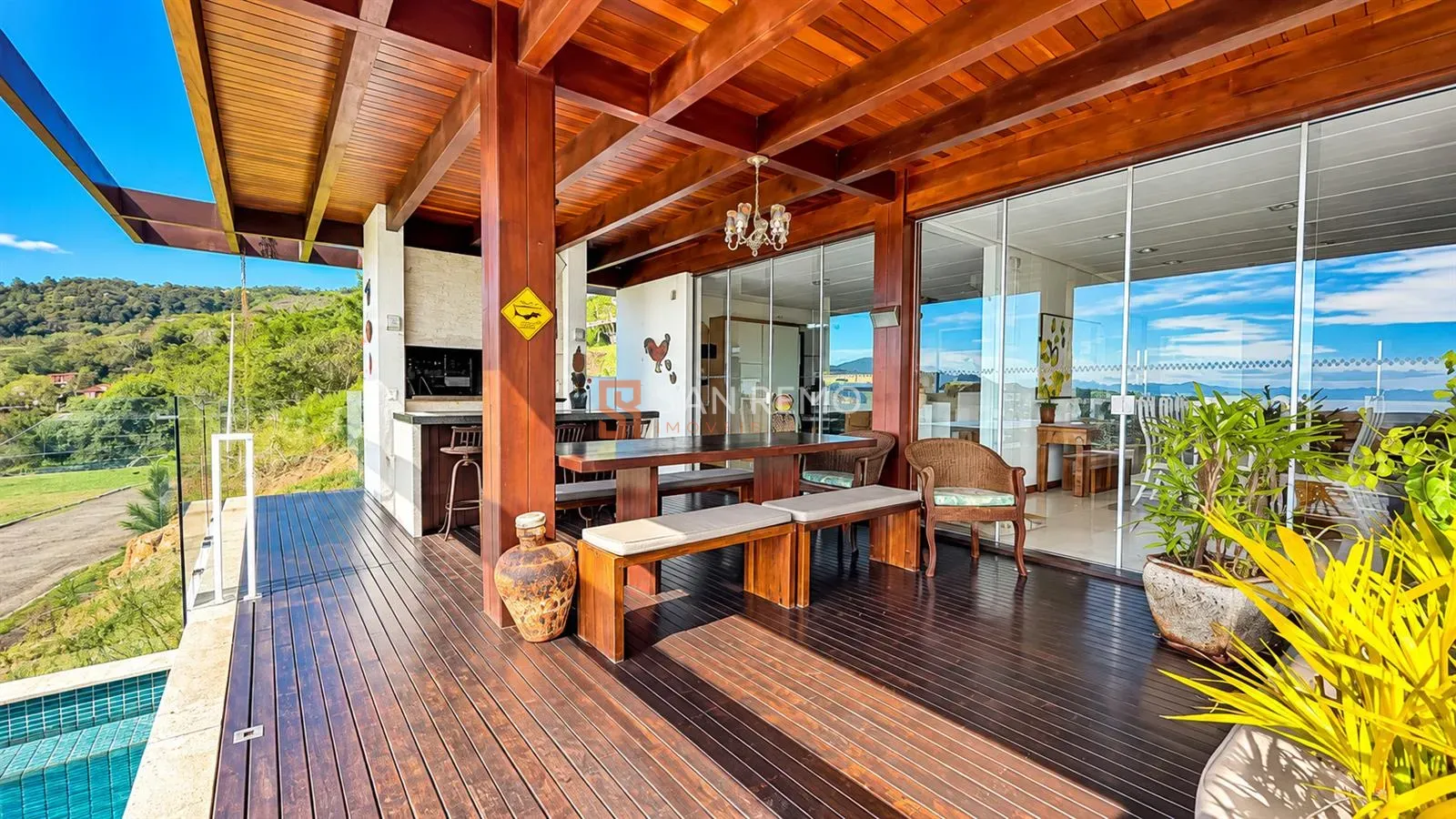 6-bedroom house with a walk-in closet in Florianópolis — photo 32