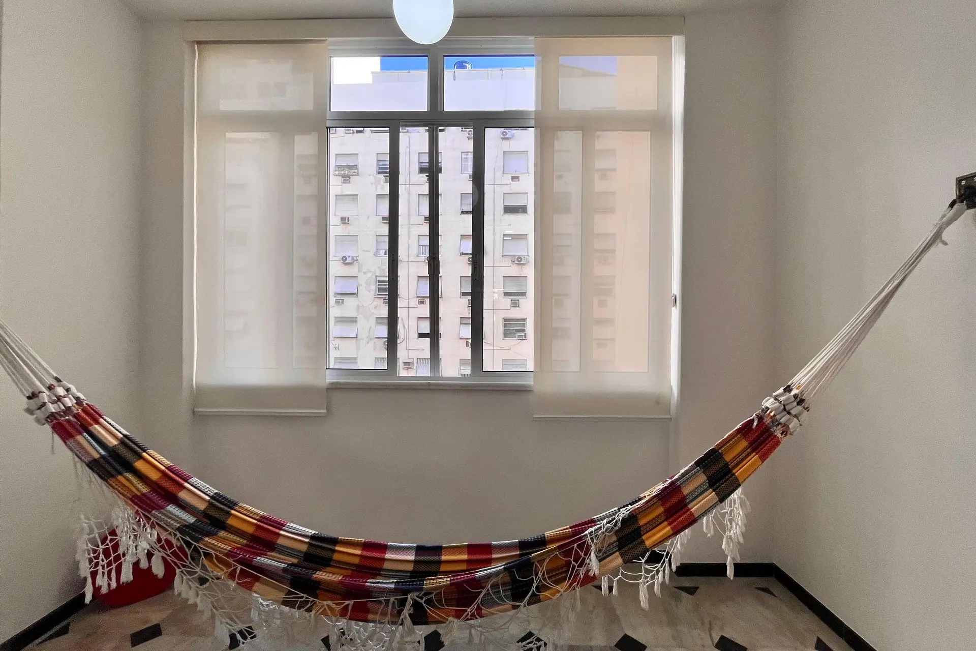 3-bedroom apartment with a working laundry setup — photo 21