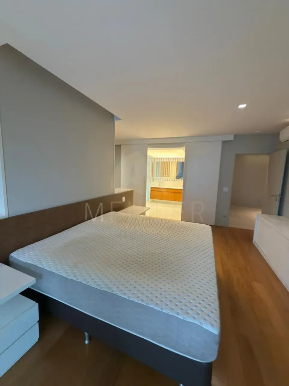 Apartment with 4 bedrooms and 5 bathrooms, 380 m² — photo 3