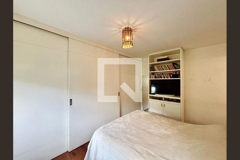 Apartment with 4 bedrooms and an en-suite bathroom — photo 47