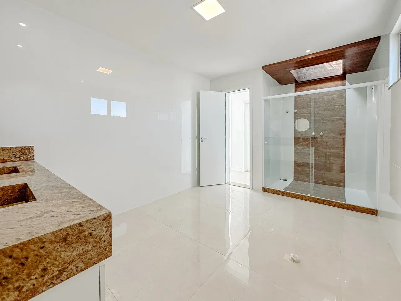 4-suite house with 6 bathrooms, 370 m² and 3 parking — photo 28