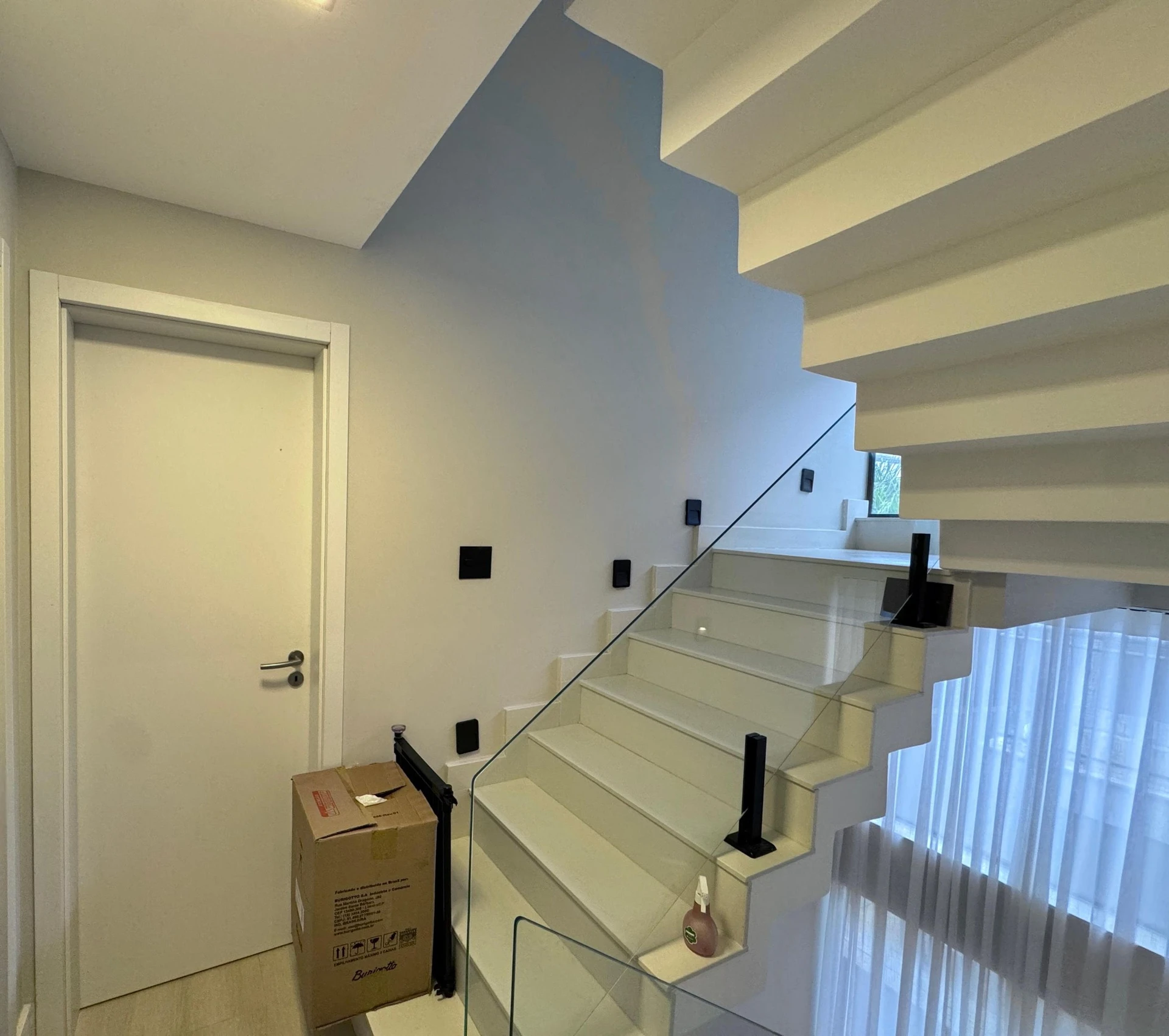 Будинок 280 м² із заскленим балконом та панорамними вікнами — photo 38