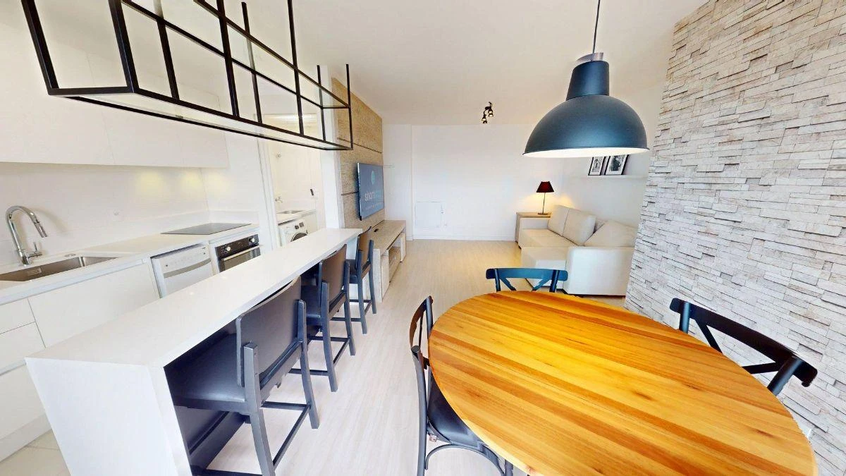 Furnished apartment, 95 m², with a glass-enclosed balcony — photo 14