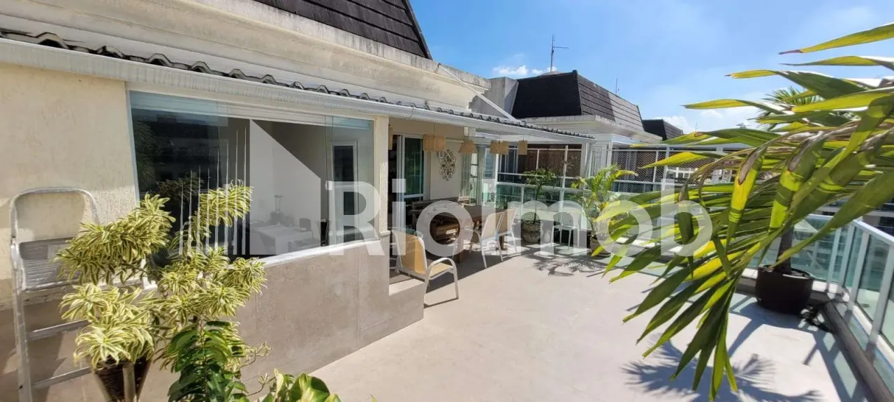 Furnished 3-bedroom duplex with 4 bathrooms and a home office — photo 4
