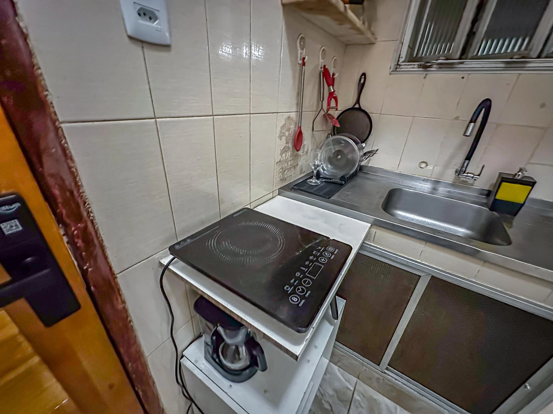 Furnished 1-bedroom apartment with washing machine — photo 21