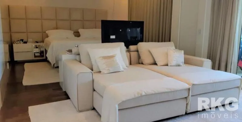 Unfurnished 4-bedroom apartment with 5 bathrooms — photo 19