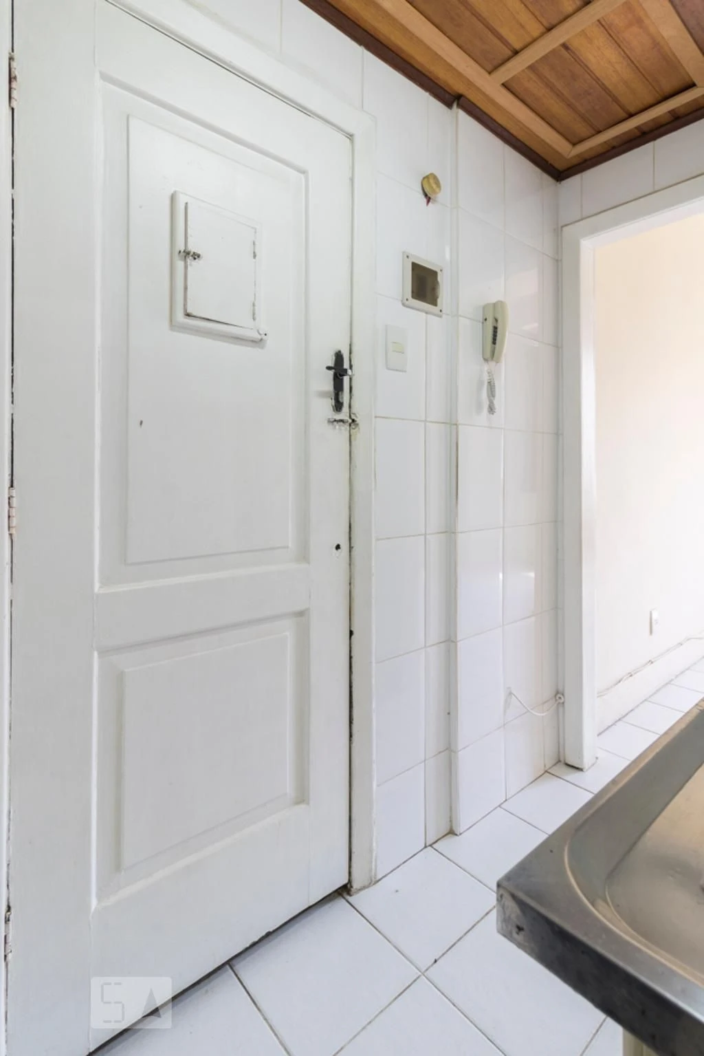 Unfurnished studio with 1 bedroom and 1 bathroom — photo 13