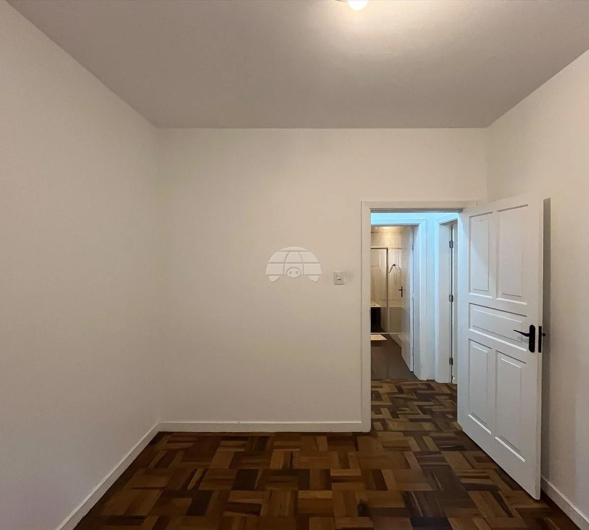 3-bedroom apartment with a bathtub — photo 18