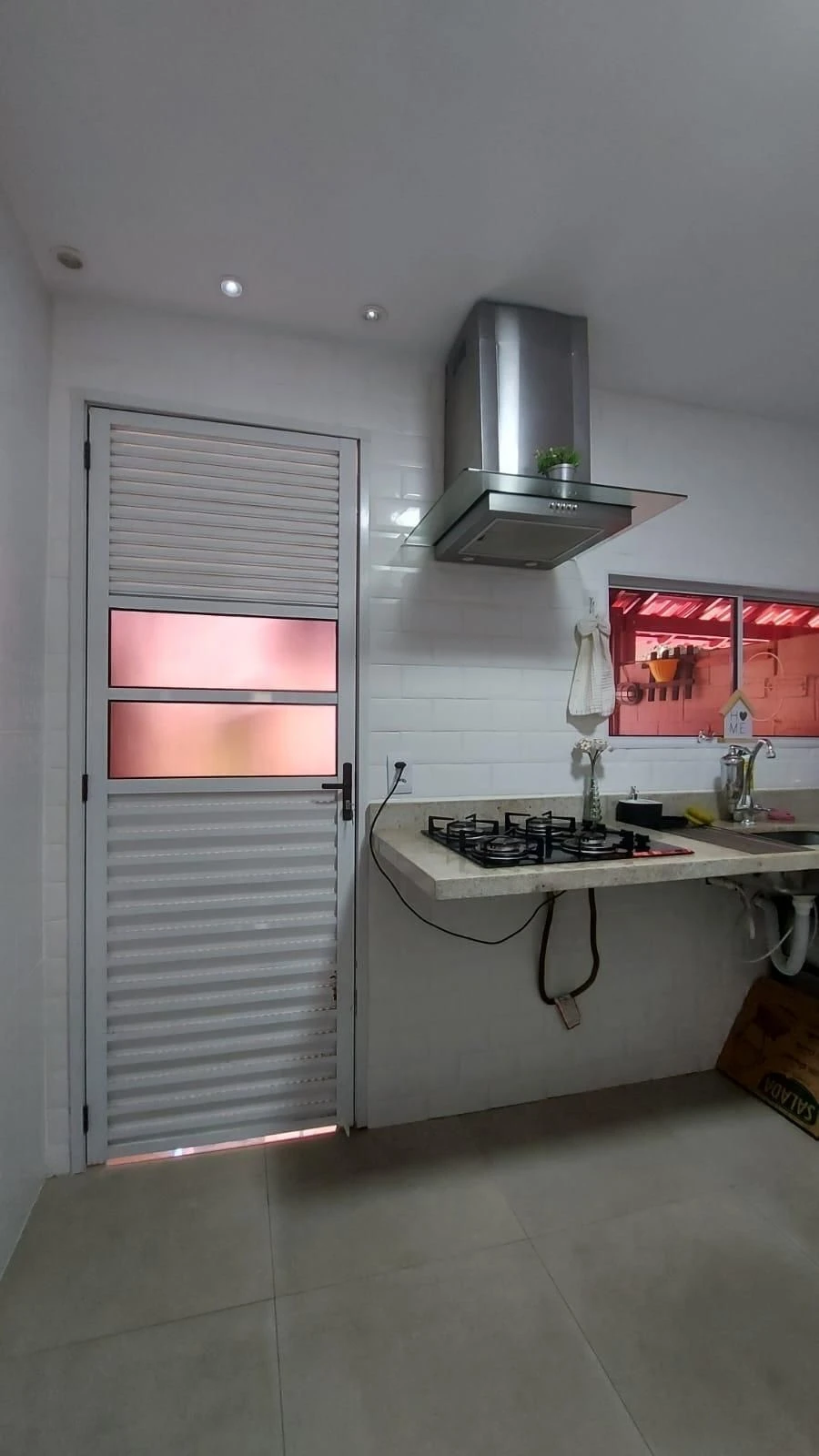 Balcony with a grill in a 2-bedroom house, 52 m² — photo 13