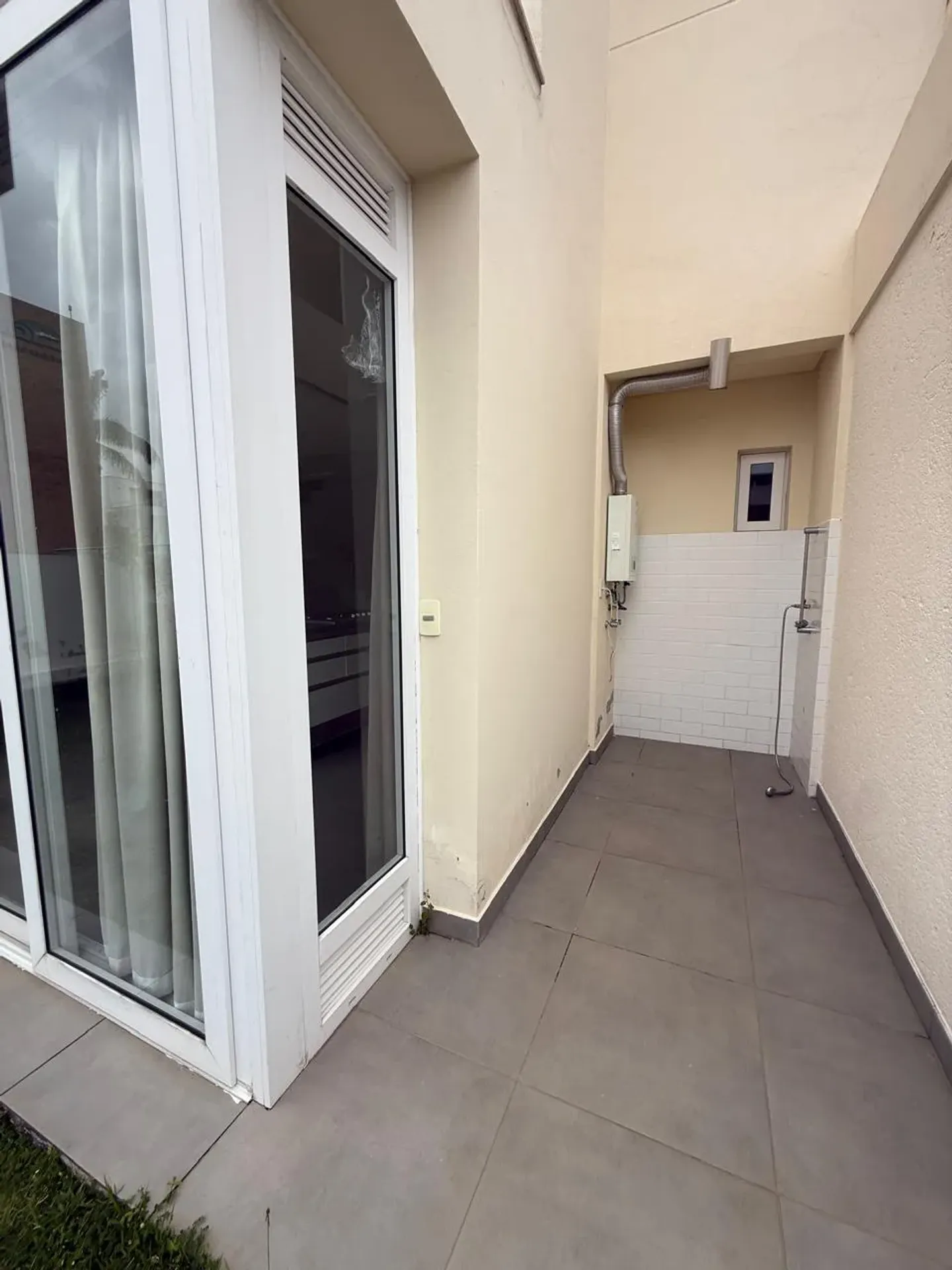 Furnished house, 263 m², with a water view — photo 35