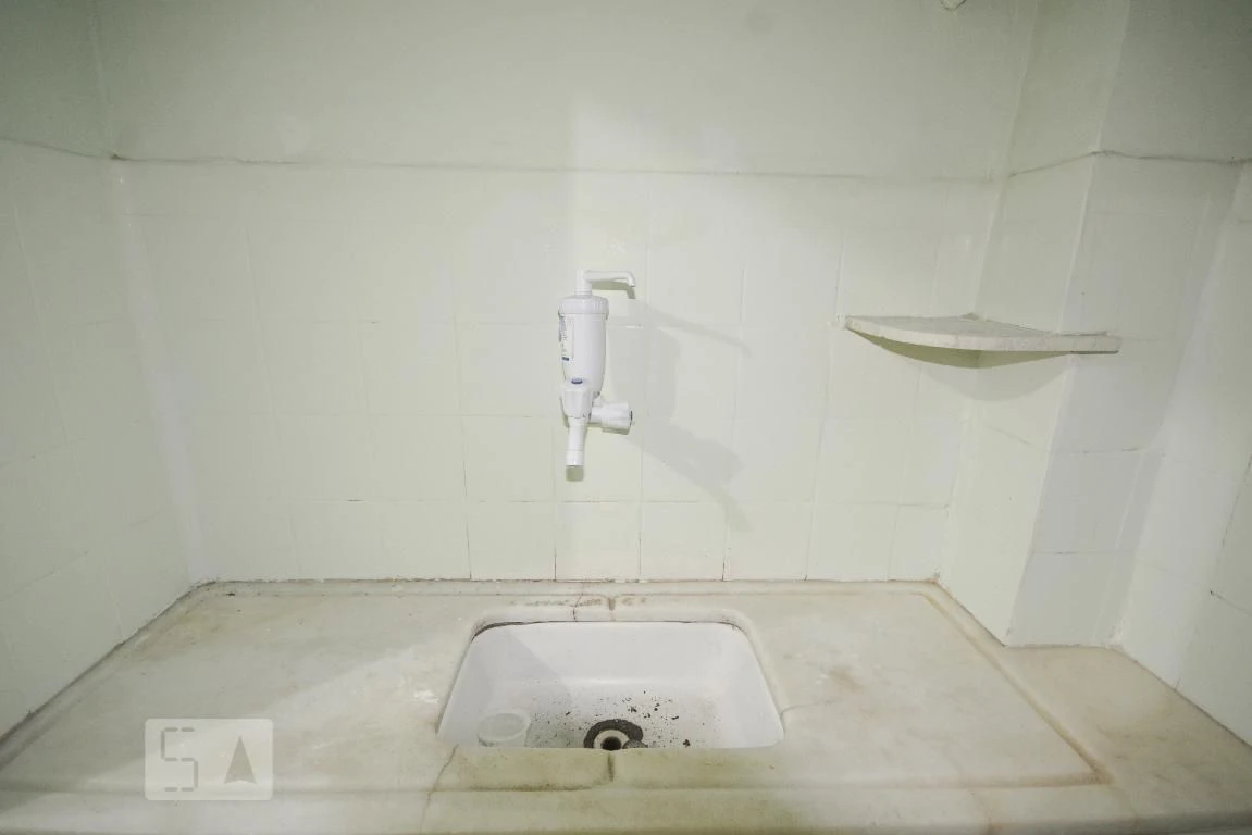 Wood or laminate floors in a one-bedroom apartment, 39 m²