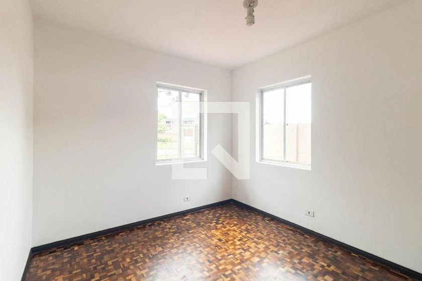 3-bedroom house with wood or laminate floors in Curitiba — photo 12