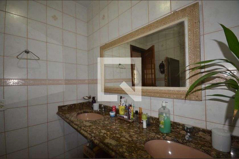 House with private garden and 7 bedrooms in 400 m² — photo 25
