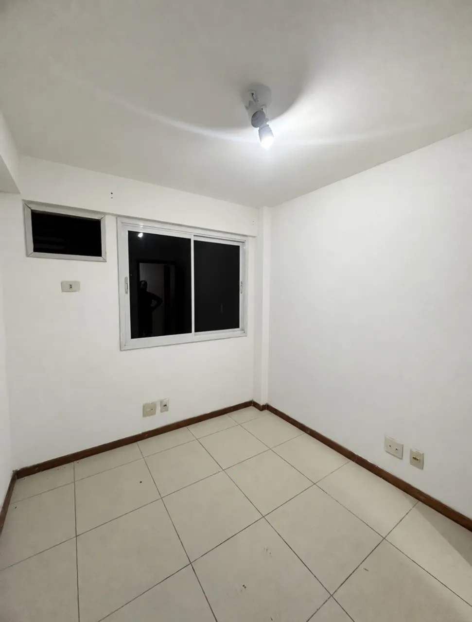 2-bedroom apartment in a building with a gym — photo 8