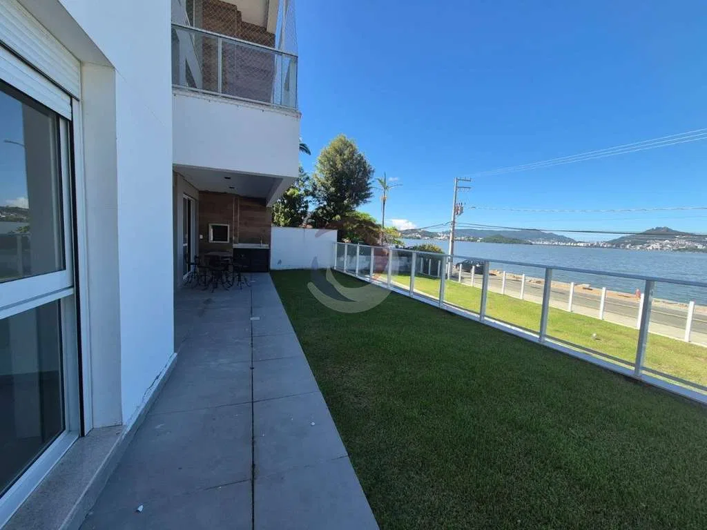 200 m² apartment with a dishwasher and a water view