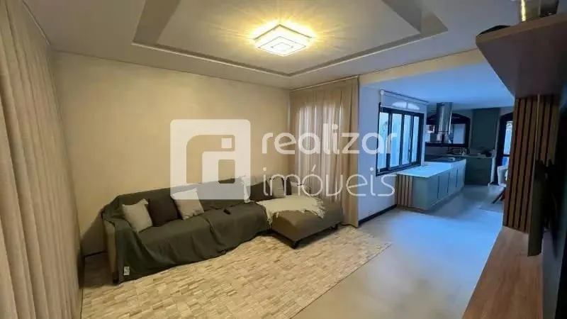 House with 5 bedrooms, 5 bathrooms and 360 m²
