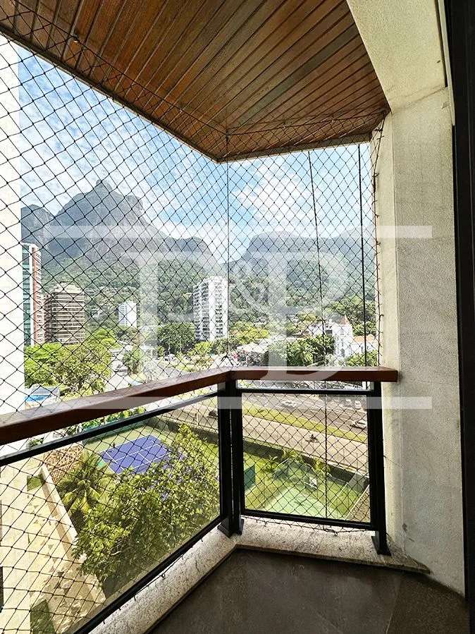 Квартира з 4 спальнями та балконом 410 м² — photo 23