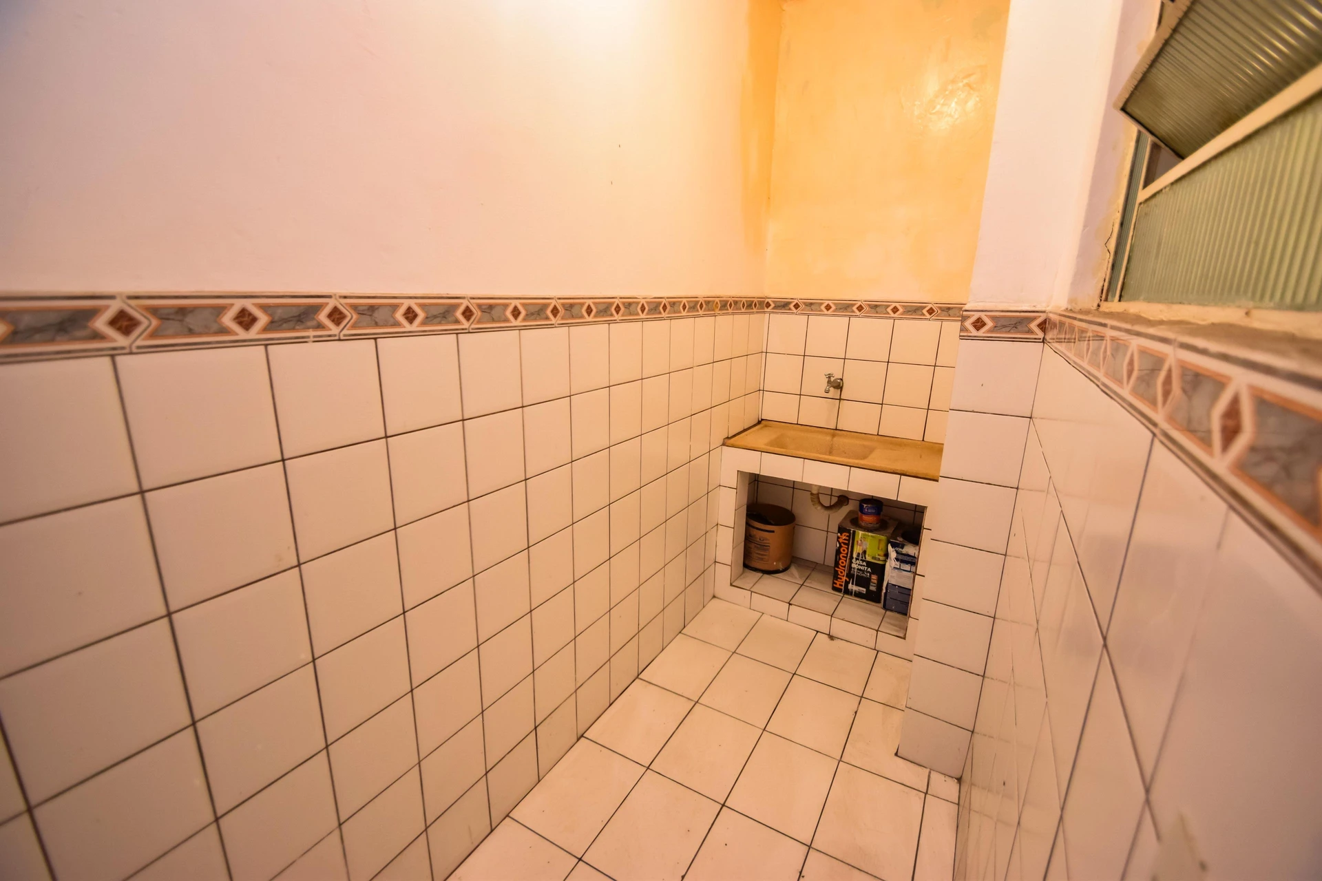Unfurnished studio with no parking and 1 bedroom — photo 3