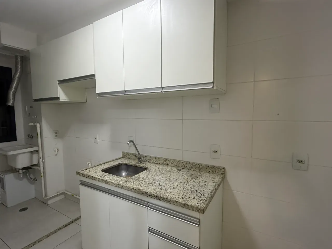 2-bedroom apartment in a building with a gym — photo 21