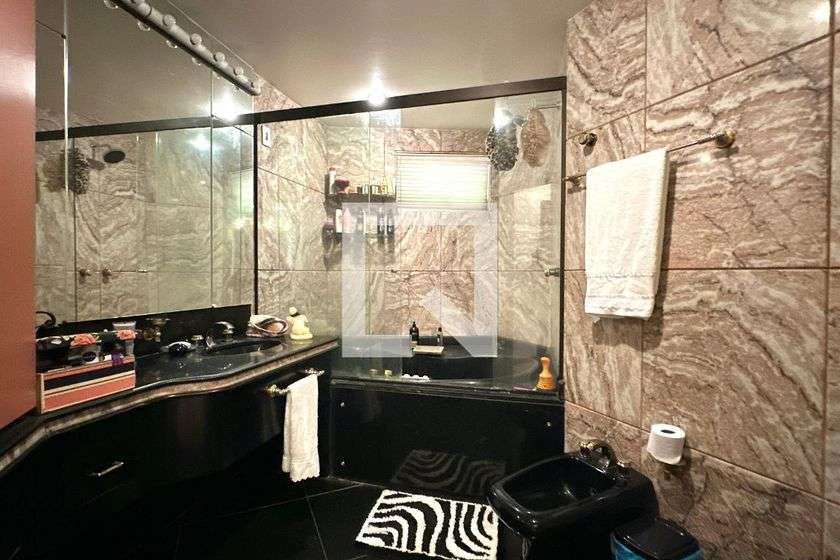 Duplex apartment with 3 en-suite bedrooms and laundry — photo 23