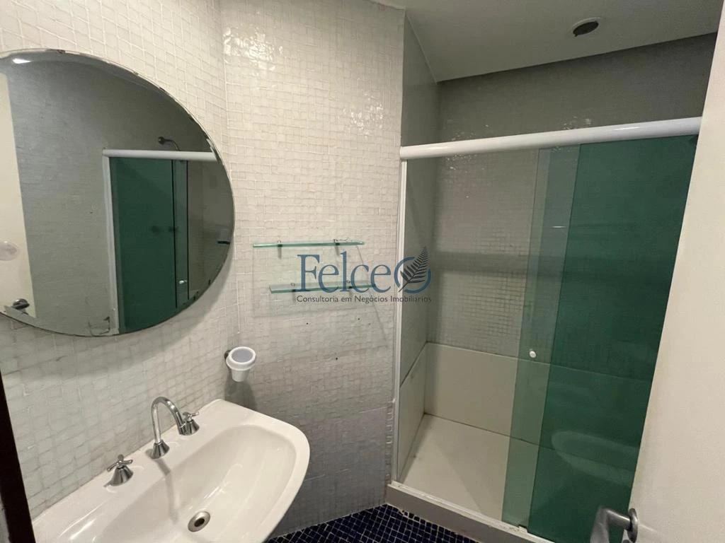 Penthouse apartment with 4 en-suite suites — photo 15