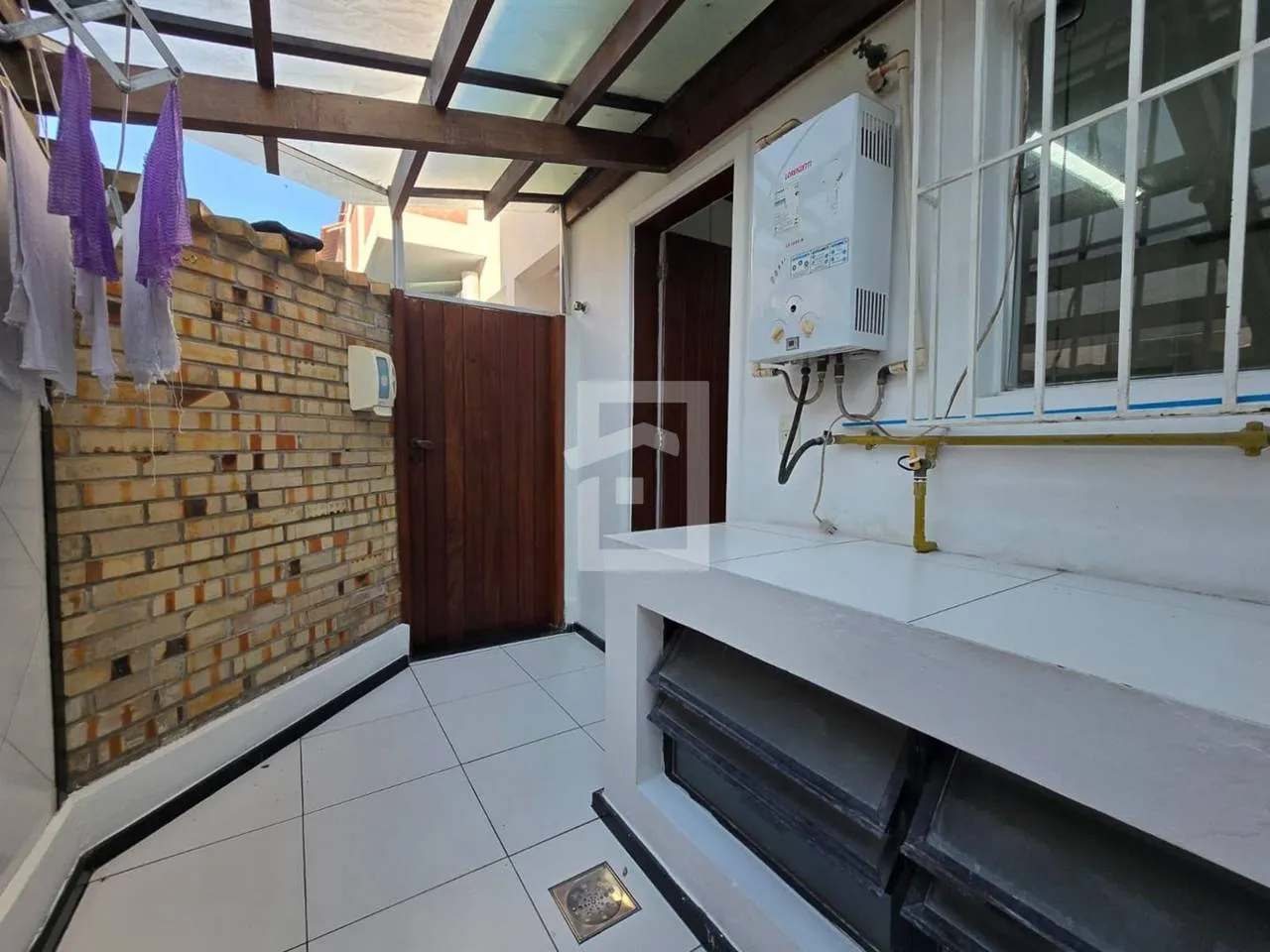 Triplex house with 4 bedrooms and 2 en-suites — photo 3