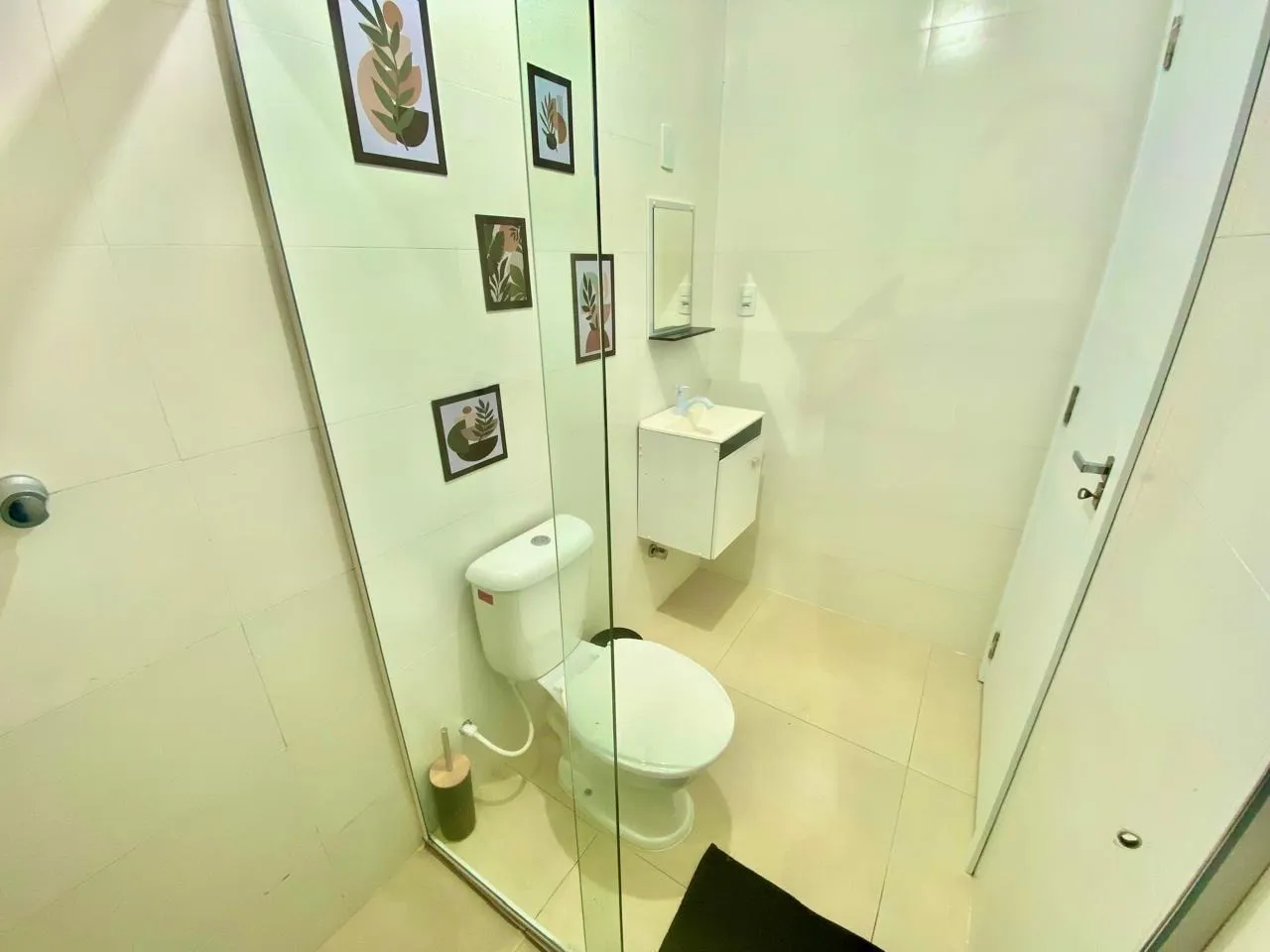 Furnished 1-bedroom apartment with open-plan kitchen — photo 10