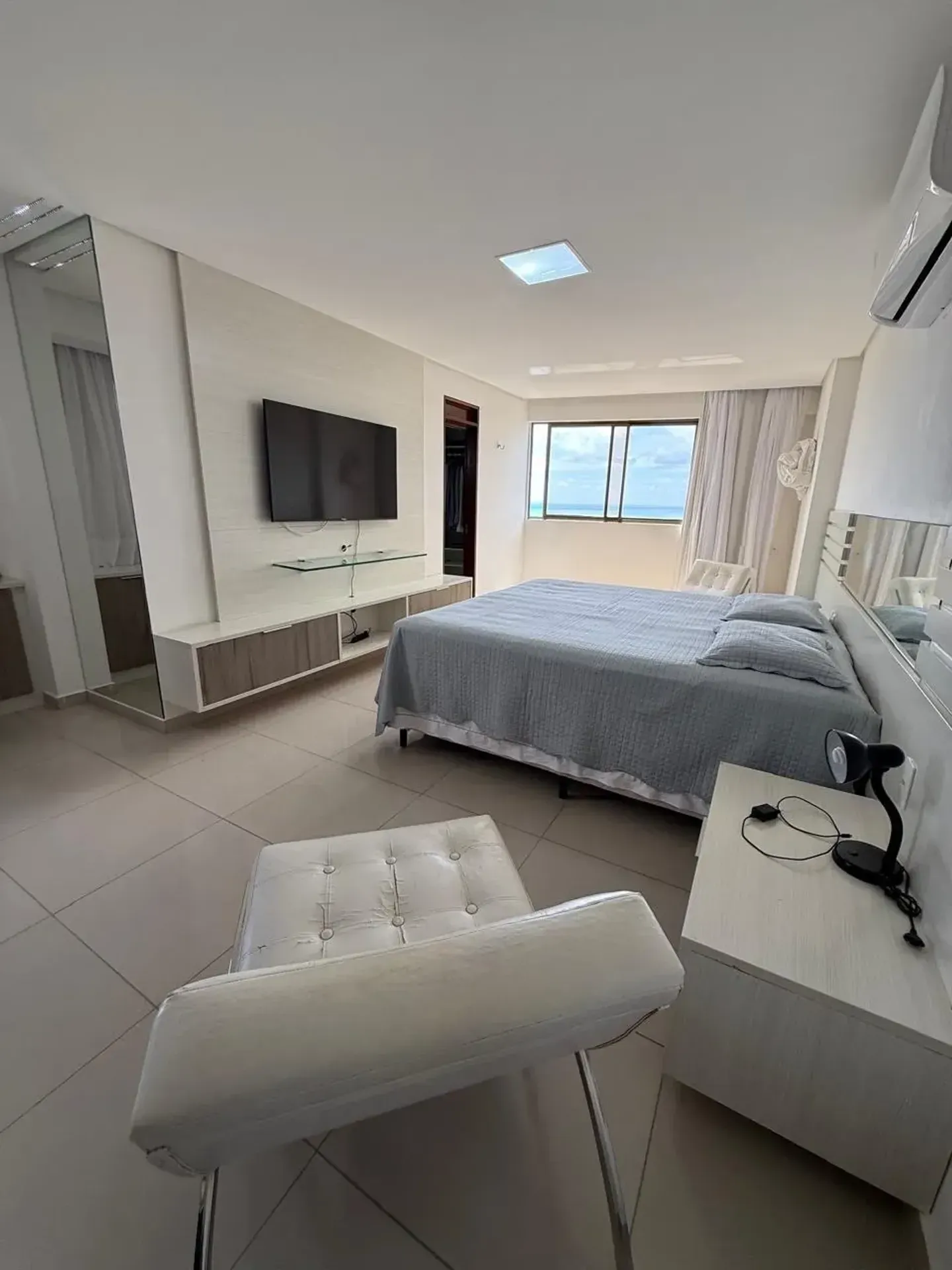 Furnished 175 m² apartment with 3 en-suite bedrooms — photo 4