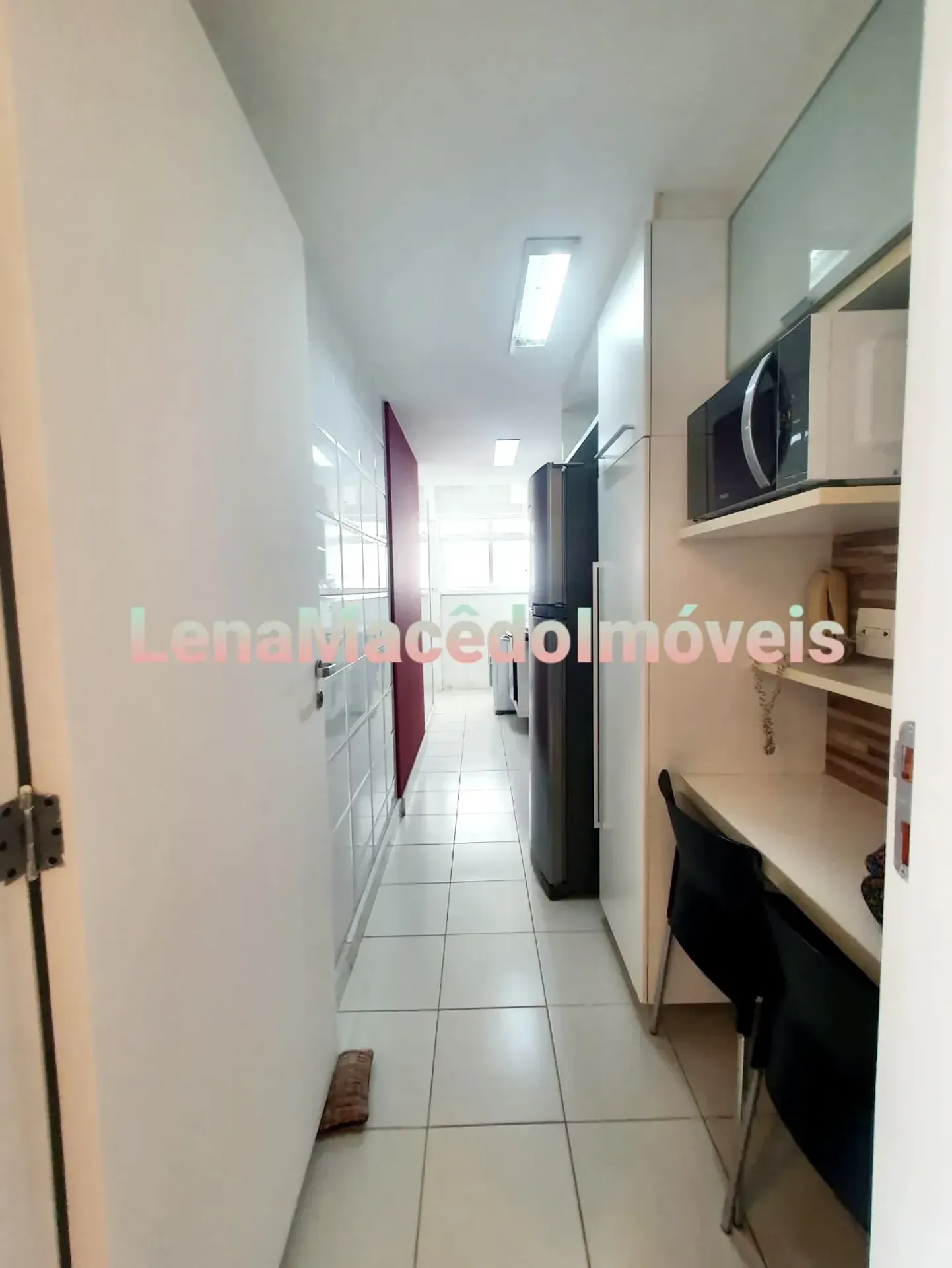 1-bedroom 2-bath apartment with parking and balcony — photo 31
