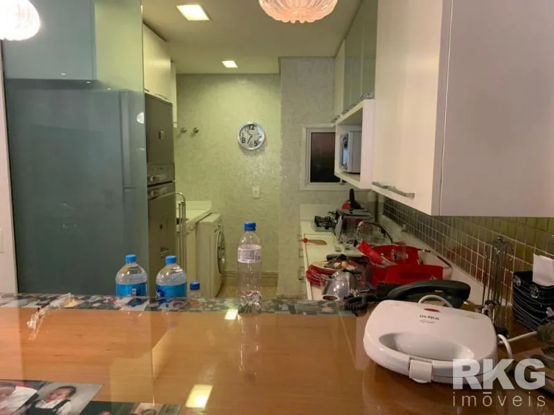 Furnished 1-bedroom apartment with open-plan kitchen — photo 2