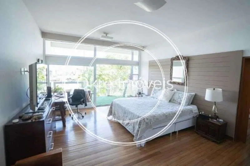 Furnished 644 m² house with 4 bedrooms and 7 bathrooms — photo 20