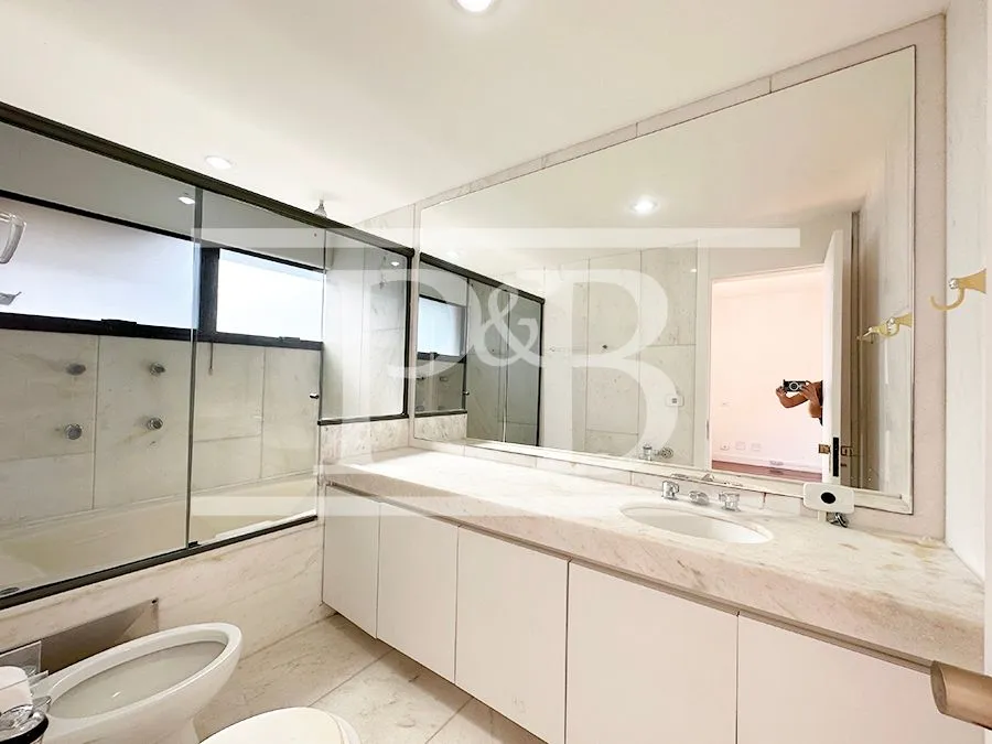 4-bedroom apartment with balcony and 319 m² — photo 21