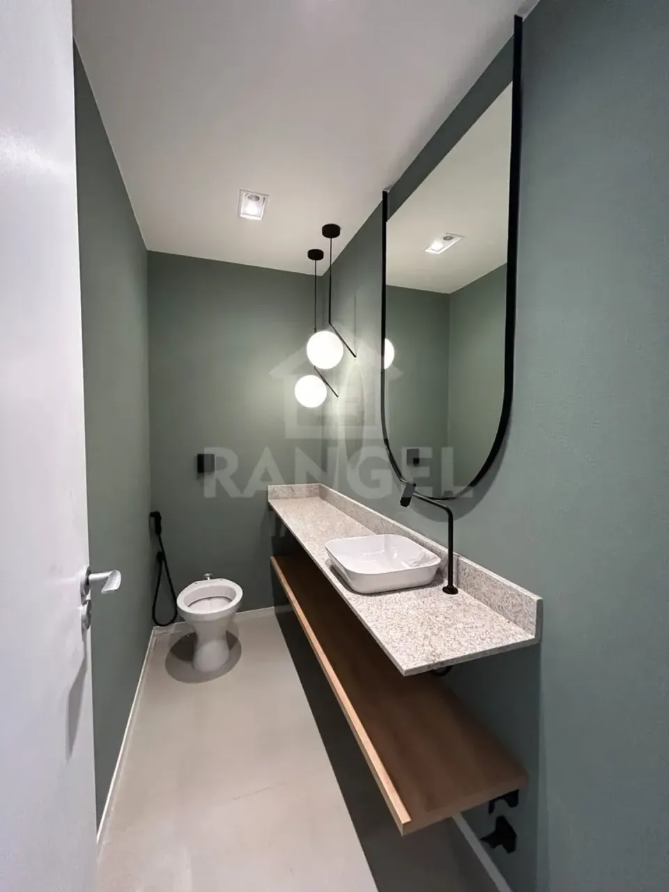 House with 3 bedrooms, 5 bathrooms, and 2 parking spaces — photo 14