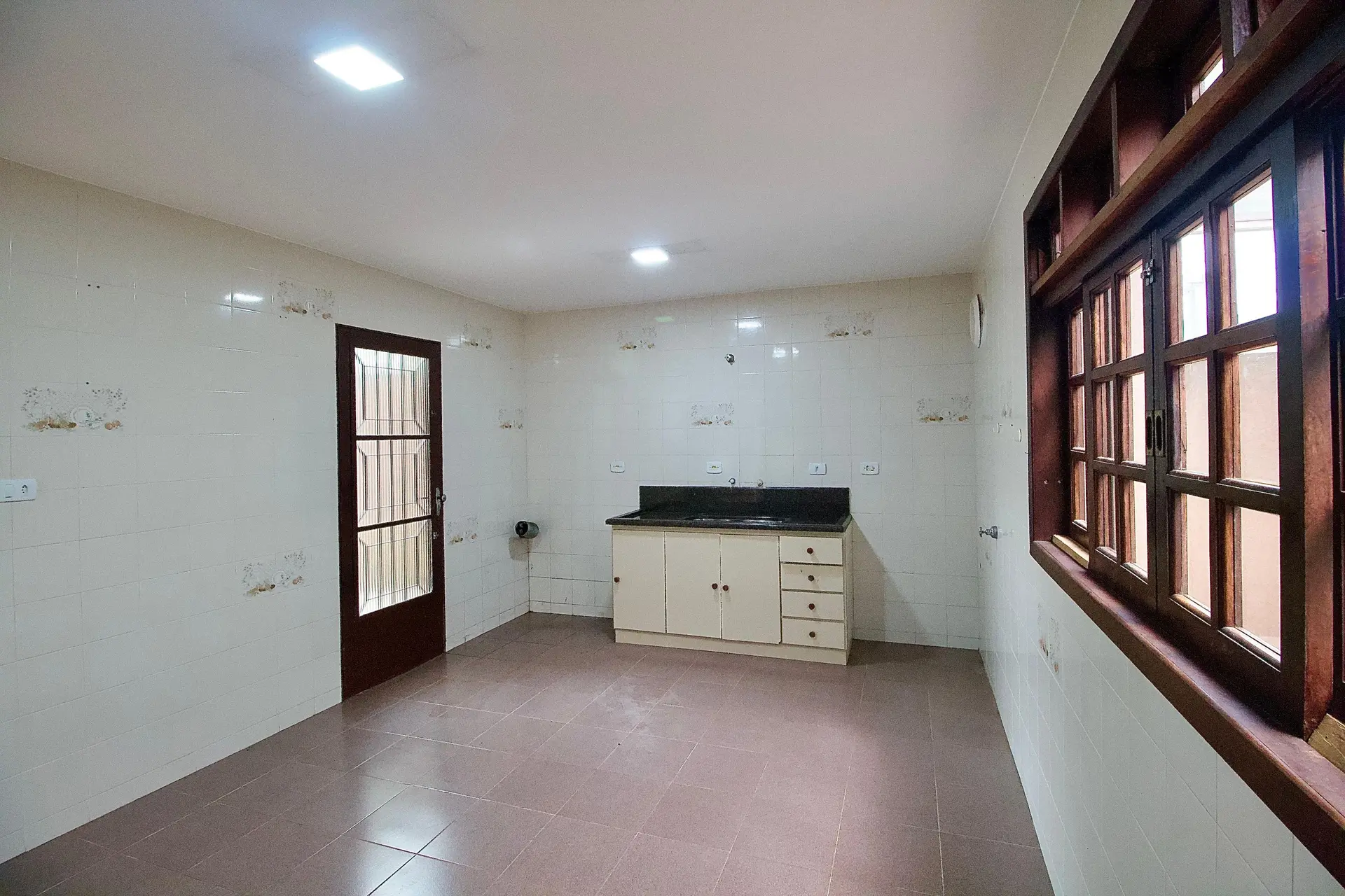 4-bedroom house with a garden in Curitiba — photo 50