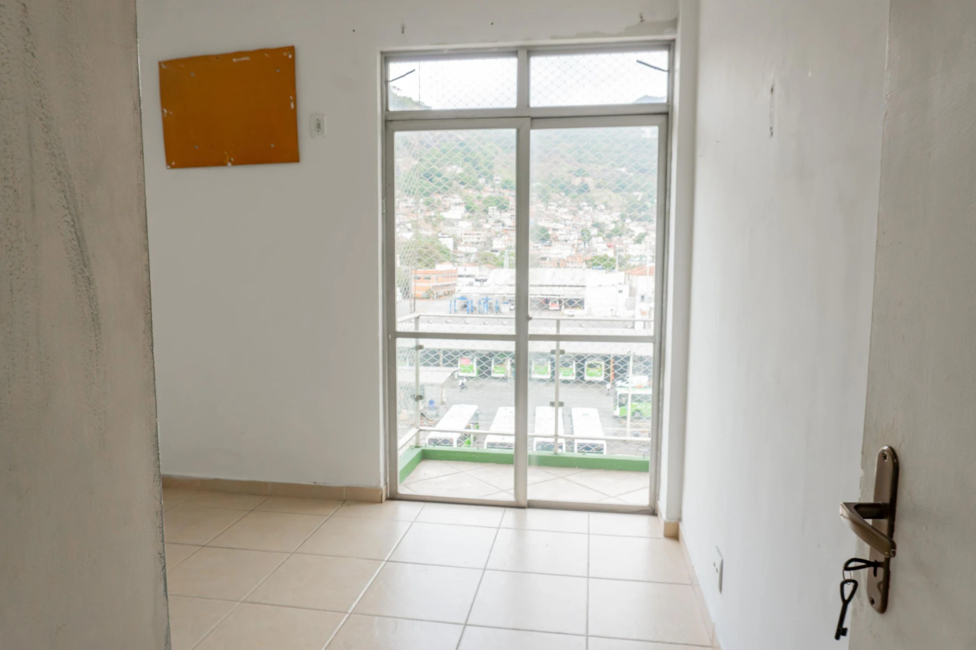 Apartamento sem mobília com 2 quartos e varanda — photo 11